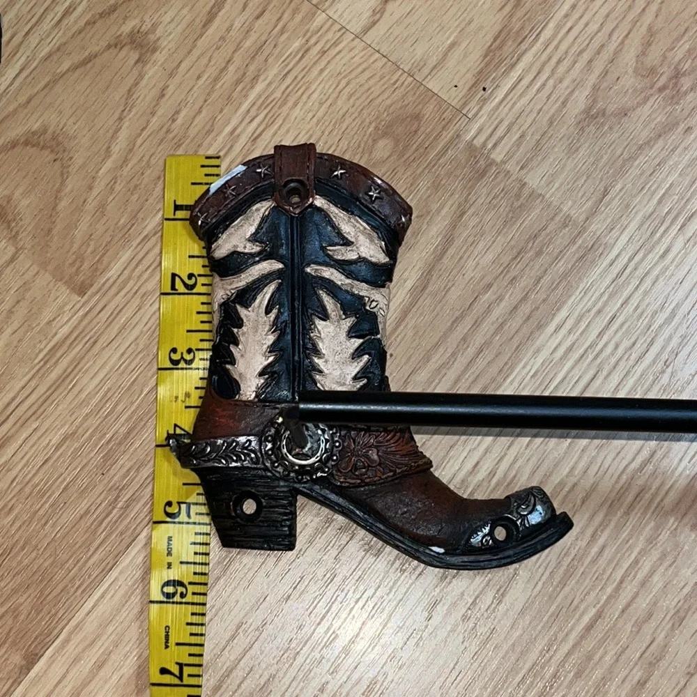 WESTERN COWBOY COWGIRL BOOTS TOWEL RACK NIB NEW HANGER RACK HOLDER